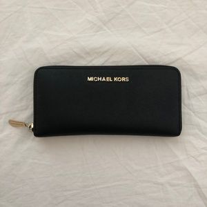 Michael Kors Black Zipper Wallet